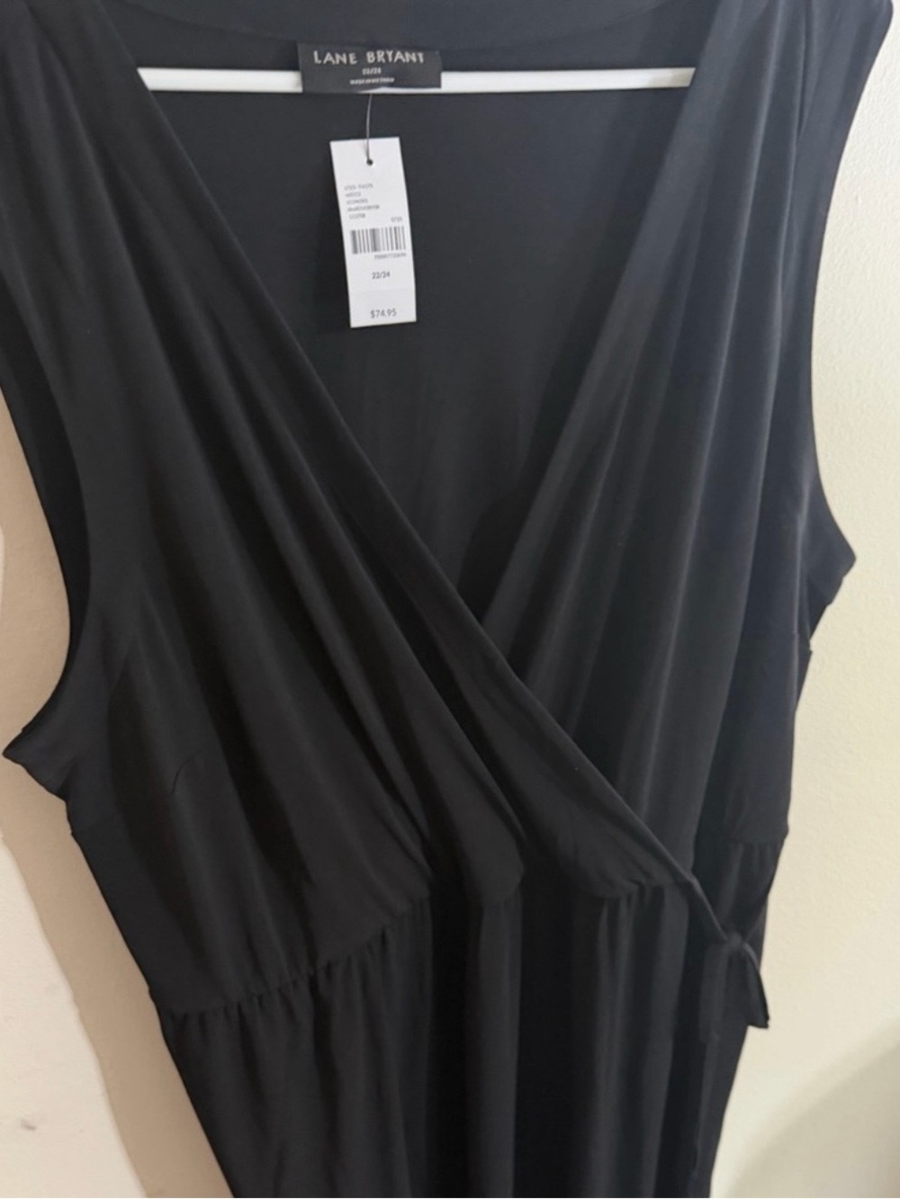 NWT Lane Bryant Size 22/24 Black
Faux Wrap Dress Midi